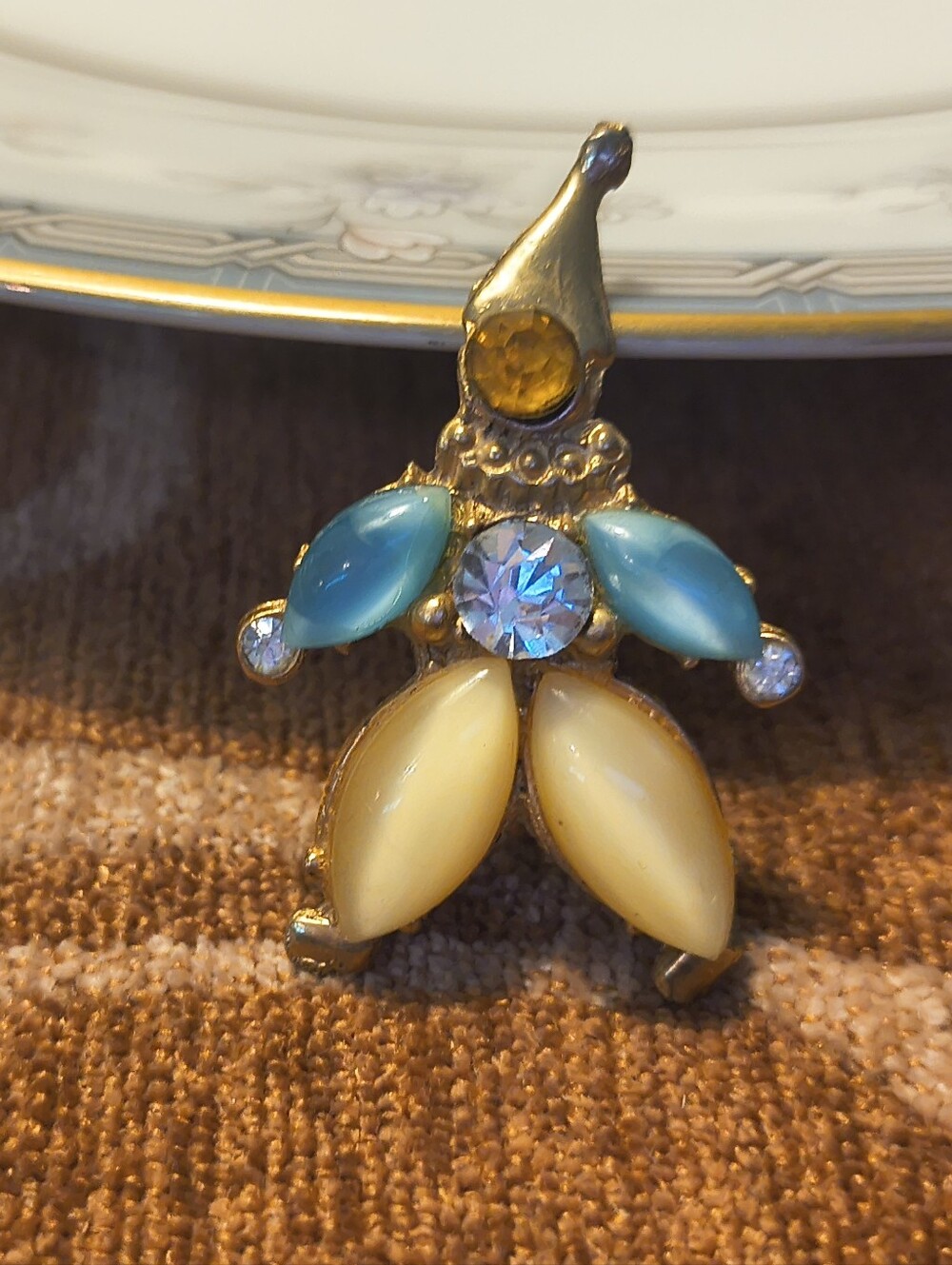 Vtg Rare Blue Yellow Moonglow Lucite Gold Tone Rhinestone Clown Brooch